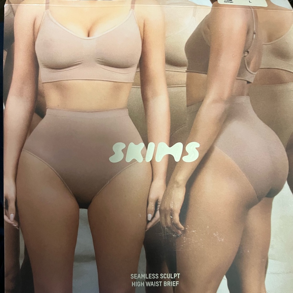 SKIMS SHAPEWEAR - Picture 1 of 6